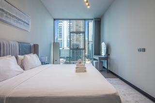 MBL Royal, JLT- 1-BR Apartment with Lake View - 4