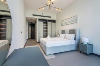 MBL Royal, JLT- 1-BR Apartment with Lake View - 3