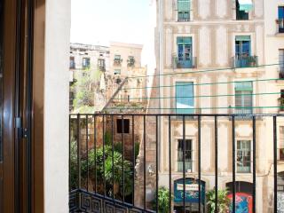 Gothic Quarter, beautiful views of the Roman wall! - 8