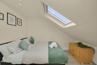 Cosy London Apartment on Elizabeth line - Free Parking - 3