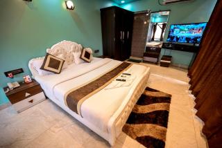HOTEL SKY PARK INN- 2 Mins to Tenjing Norgey Bus Stand, And 5 Mins to Siliguri Station - Siliguri - 6