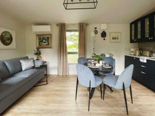 Scenic Countryside Lodge Romantic & Pet-Friendly - Newcastle West - 8