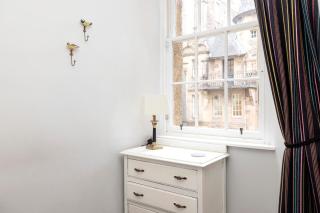 JOIVY Classy Apartment near Edinburgh Castle - 3