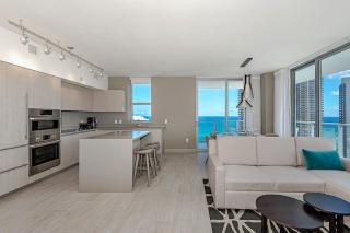 Miami Escape Views & Amenities - Hollywood - 3