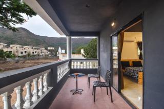 EMPYREAN STAY 3BHK BLACK PANTHER VILLAll AC II PVT POOL II LUXURY ll - Lonavala - 2