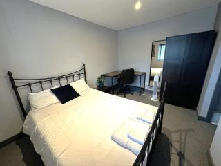 Modern 3 bed Family Home with Garden Near Town - Leamington Spa - 8