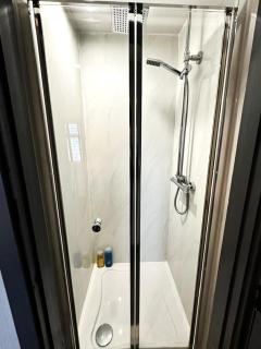 Modern 3 bed Family Home with Garden Near Town - Leamington Spa - 7