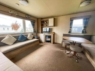Great Caravan With Large Decking Area And Private Hot Tub, Ref 95016Sw - Tattershall - 5