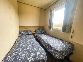 Great Caravan With Large Decking Area And Private Hot Tub, Ref 95016Sw - Tattershall - 1