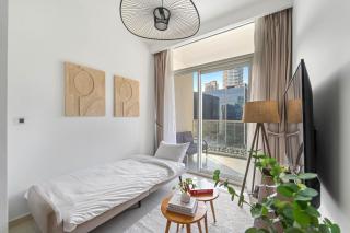 Chic 1BR in Business Bay Steps to Dubai Mall, Burj Khalifa & DIFC Dining - 0