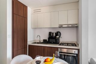 Chic 1BR in Business Bay Steps to Dubai Mall, Burj Khalifa & DIFC Dining - 9