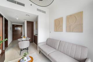 Chic 1BR in Business Bay Steps to Dubai Mall, Burj Khalifa & DIFC Dining - 6