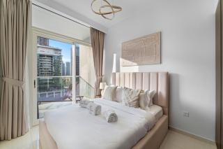Chic 1BR in Business Bay Steps to Dubai Mall, Burj Khalifa & DIFC Dining - 3