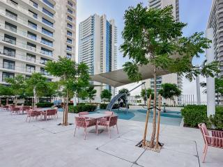 Trophy - Majestic Mingle Marina Suites - Dubai - 1