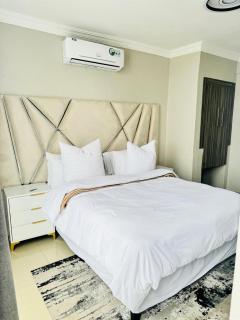 The Holiday House Harties - 4