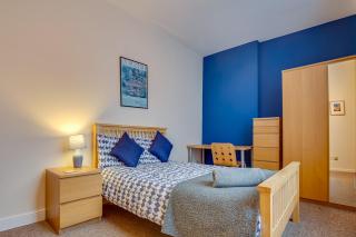 * Spacious 5BR Collegiate Crescent * Group Stay * - 0
