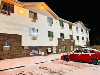 Super Inn by OYO Lansing MI - Lansing - 4