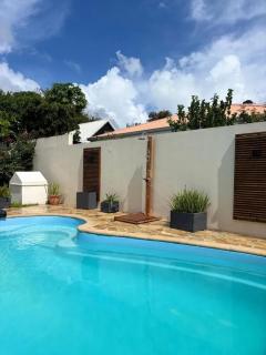 Villa spacieuse avec piscine à Saint-Pierre - 2