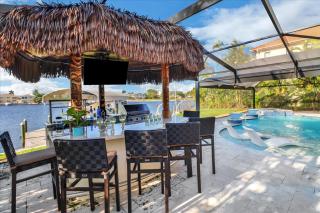 Neptunes Villa-Canalfront, Heated Pool, Outdoor Kitchen, Tiki Hut - Cape Coral - 8