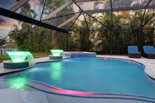 Neptunes Villa-Canalfront, Heated Pool, Outdoor Kitchen, Tiki Hut - Cape Coral - 6