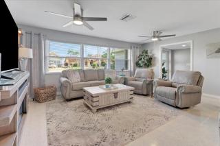 Neptunes Villa-Canalfront, Heated Pool, Outdoor Kitchen, Tiki Hut - Cape Coral - 5