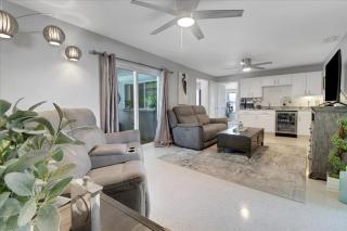 Neptunes Villa-Canalfront, Heated Pool, Outdoor Kitchen, Tiki Hut - Cape Coral - 2