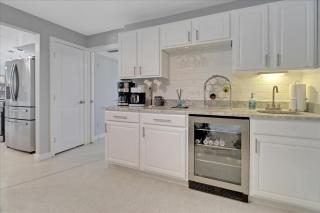 Neptunes Villa-Canalfront, Heated Pool, Outdoor Kitchen, Tiki Hut - Cape Coral - 1