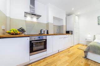 Perfect Self-Contained Radiant Studio with Patio - Londres - 3