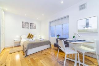 Perfect Self-Contained Radiant Studio with Patio - Londres - 9