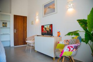 Charming studio with pool and a view - 9
