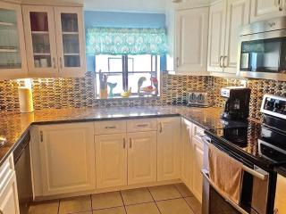 Blue Haven Condo - Waterfront, Heated Pool, Bay - 4