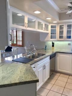 Blue Haven Condo - Waterfront, Heated Pool, Bay - 2