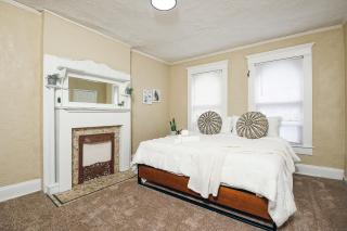 Historic Gem Perfect for Groups and Long Stays - 8