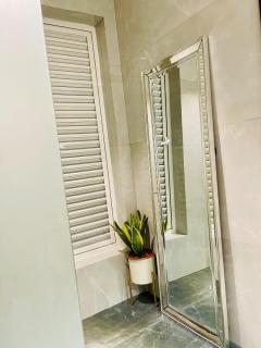 Luxurious, River side Appartment,Gombe Kinshasa - 1