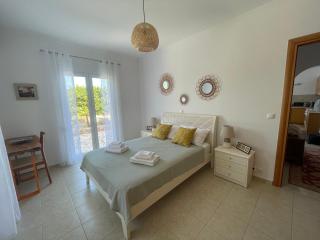 Dans une villa avec piscine privée, calme, proche des plages, vues mer et montagnes - Tsivarás - 3