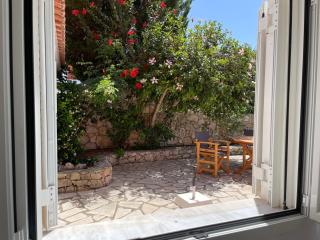Dans une villa avec piscine privée, calme, proche des plages, vues mer et montagnes - Tsivarás - 2