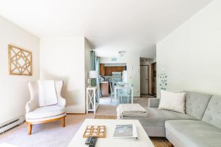 Tranquil king bed suite near ocean - Seattle - 0