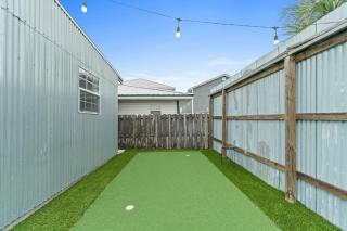 Spacious Dog-Friendly Duplex w/ Bonus Game Room & Private Backyard Near Beach - 9