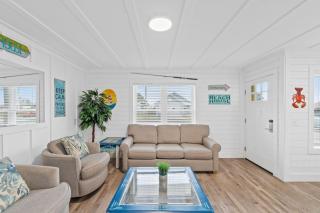 Spacious Dog-Friendly Duplex w/ Bonus Game Room & Private Backyard Near Beach - 4