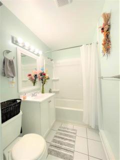 Pontiac - Secluded Backyard, Pet Friendly - 4