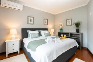 HostWise - Elegant Riverfront Flat | Pool & Sports - Valbom - 8