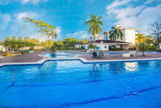 2 Bedroom Oceanfront Condo with Wi-Fi, AC and Pool - 0