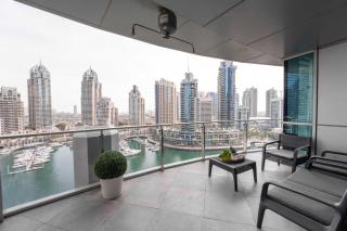 Stunning 3-Bedroom Marina View Apartment - 0