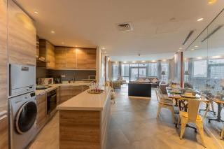 Stunning 3-Bedroom Marina View Apartment - 5