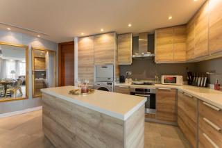 Stunning 3-Bedroom Marina View Apartment - Dubai - 4