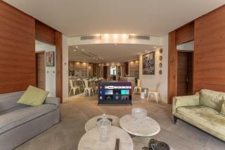 Stunning 3-Bedroom Marina View Apartment - 2