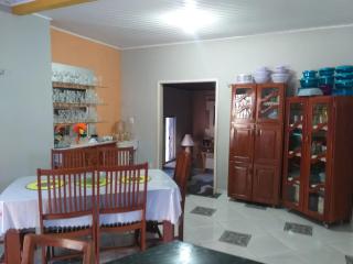 Casa grande com 4 quartos e área de serviços e lazer - 0