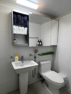 Hongdae OYO Stay, Free luggage keeping, Hongdae Station Green line and Airport train - Seul - 2