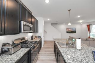 Stylish & Spacious 2BR Gem with King Suite Sleeps 6 - Houston - 7