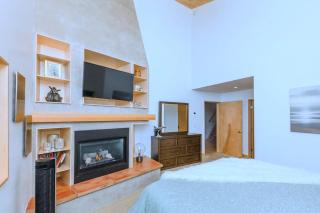 Tahoe Donner Luxury, Sleeps 14, Hot tub, 3100 sqft - Truckee - 1